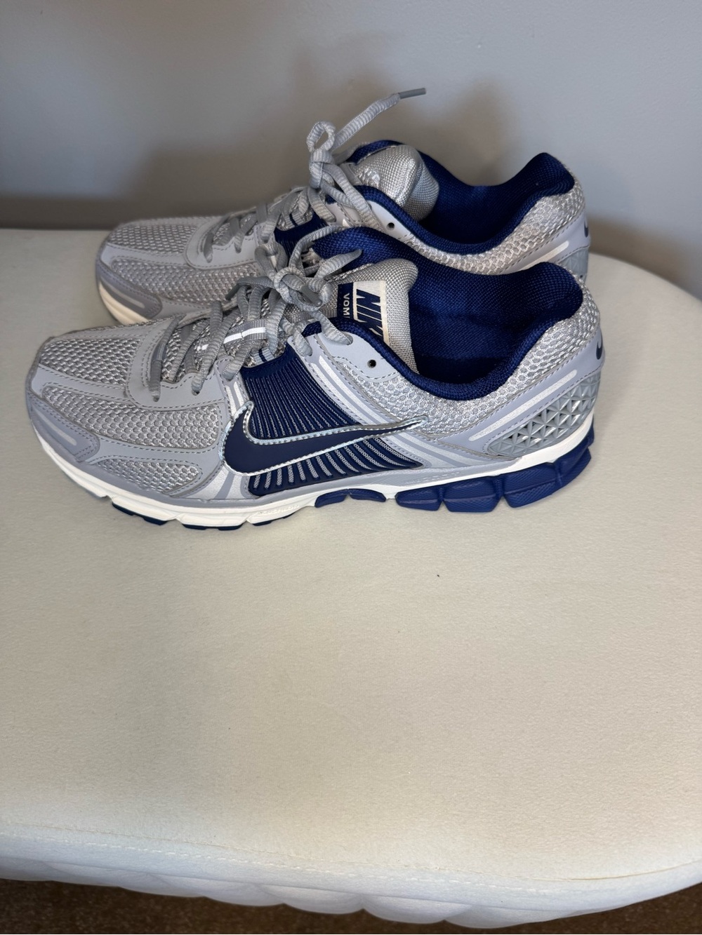Nike Men’s Gray and Navy Mesh Athletic Sneakers